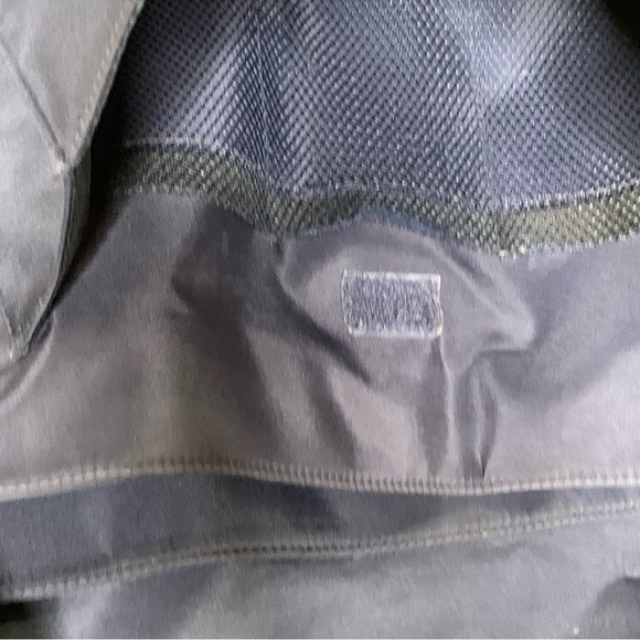 Tommy Hilfiger diaper with Changing Pad - Picture 10 of 13